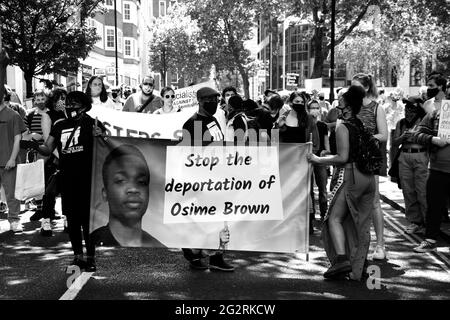 Eine Demonstration gegen die Deportation von Imir Brown vor dem Londoner Innenministerium am 13. Juni 2021 Stockfoto