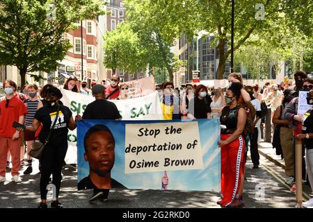 Eine Demonstration gegen die Deportation von Imir Brown vor dem Londoner Innenministerium am 13. Juni 2021 Stockfoto