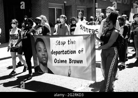 Eine Demonstration gegen die Deportation von Imir Brown vor dem Londoner Innenministerium am 13. Juni 2021 Stockfoto