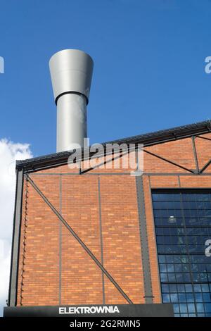 Warschau, Polen - 11. Juni 2021: Detail des Einkaufszentrums Powisle Power Plant (polnisch: Elektrownia Powisle). Das Kraftwerk Powisle ist über 100 Jahre alt. Stockfoto