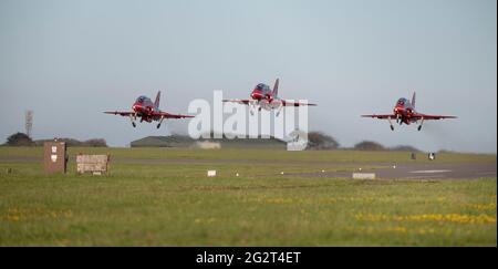 RNAS Culdrose, Helston, Cornwall, Großbritannien. Juni 2021. Das RAF Red Arrows Display Team bei RNAS Culdrose für die G7 Summit Display Credit: Bob Sharples/Alamy Live News Stockfoto