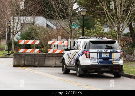 Olympia, USA. Januar 2021. Staatstroopers im State Capitol während der Weigerung, zum Schweigen gebracht zu werden bewaffneter Marsch auf das Capitol. Stockfoto