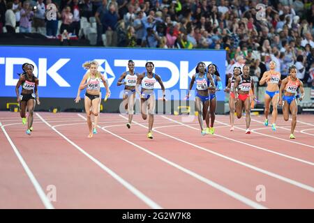 Tori Bowie (USA, Gold), Daryll Neita (GBR, Silber), Shashalee Forbes (JAM, Bronze). 4 x 400 Relais, Endversion. IAAF World Championships - London 2017 Stockfoto