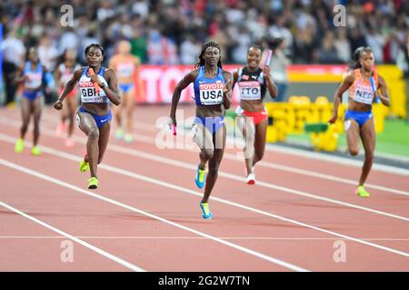 Tori Bowie (USA, Gold), Daryll Neita (GBR, Silber). 4 x 400 Relais, Endversion. IAAF World Championships - London 2017 Stockfoto