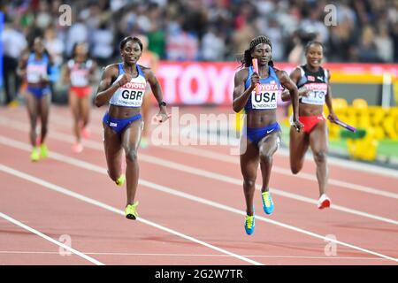 Tori Bowie (USA, Gold), Daryll Neita (GBR, Silber). 4 x 400 Relais, Endversion. IAAF World Championships - London 2017 Stockfoto