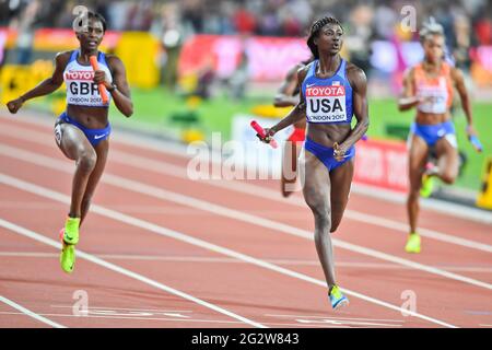 Tori Bowie (USA, Gold), Daryll Neita (GBR, Silber). 4 x 400 Relais, Endversion. IAAF World Championships - London 2017 Stockfoto