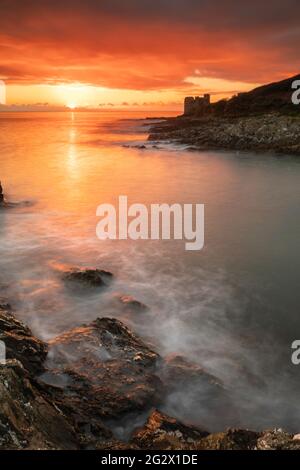 Pendennis Point bei Falmouth in Cornwall, aufgenommen bei Sonnenaufgang. Stockfoto