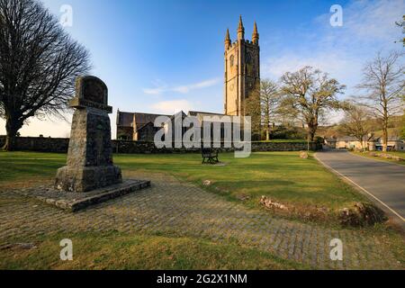 Die Kirche in Widecombe-in-the-Moor im Dartmoor Nationalpark, Devon. Stockfoto