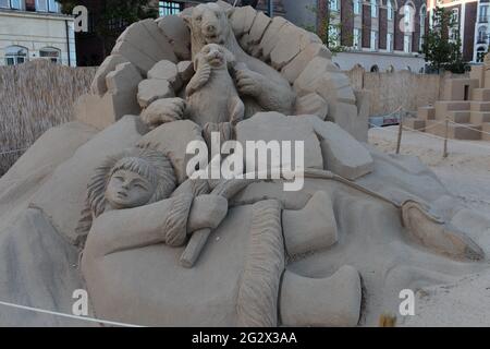 Eine der spektakulärsten Sandskulpturen-Veranstaltungen in Kopenhagen/Dänemark. „Antartic“ von Katsu Chaen (Japan) und Bagrat Stephanyan (Russland). Stockfoto