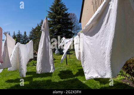 Wäsche Trocknen Am Seil Draußen Stockfoto