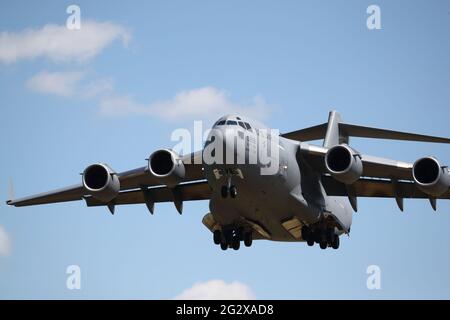 FRACHTFLUGZEUG DER US Air Force C-17, das in RAF Fairford, Gloucestershire, Großbritannien, landet Stockfoto