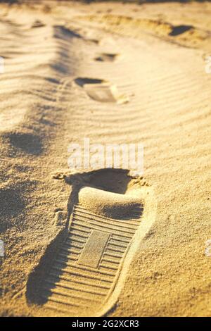 Fußabdruck vom Schuh im Sand Stockfoto