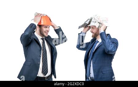 Finanzielle Unterstützung. Investition in Architekturprojekt. Zwei Männer Geschäftsmann in Hardhat mit Geld. Stockfoto