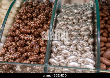 Traditionelles türkisches Dessert. Draufsicht Weichzeichnen von Texturen Weichzeichnen. Stockfoto