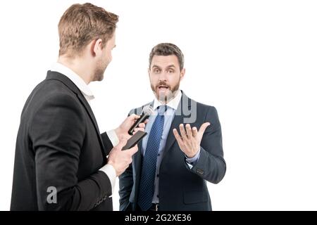 Politische Nachrichten. Journalist interviewter Politiker. Journalistisches Interview. Medieninterview Stockfoto