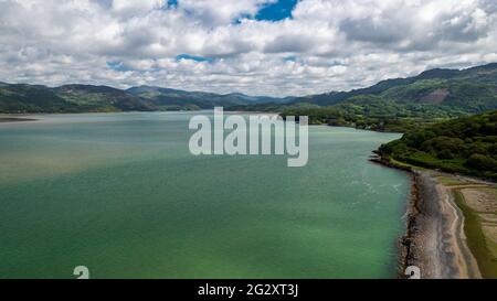 Barmouth Bay und Wooden Train Bridge Stockfoto