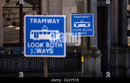 Birmingham, West Midlands, Großbritannien, Mai 2021, Straßenbahnfahrt am Victoria Square Stockfoto