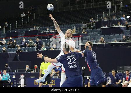 Henrik Mollgaard aus Aalborg, Luka Karabatic und Nedim Remili aus Paris Saint-Germain während des EHF Champions League Final4 Handballmatches zwischen Paris Saint-Germain und Aalborg am 12. Juni 2021 in der Lanxess Arena in Köln, Deutschland - Foto Laurent Lairys / Panoramic / DPPI Stockfoto