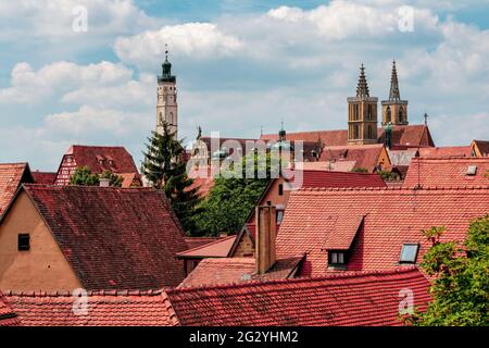 Blick über die Dächer von Rothenburg ob der Tauber in Deutschland. Stockfoto