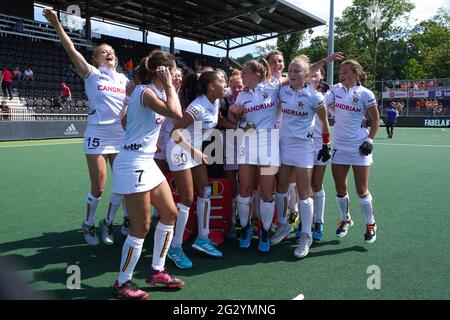 AMSTELVEEN, NIEDERLANDE - 13. JUNI: Die belgische Eishockeymannschaft während der Euro Hockey Championships Frauenspiel zwischen Belgien und Spanien im Wagener Stadion am 13. Juni 2021 in Amstelveen, Niederlande (Foto: Jeroen Meuwsen/Orange PicBilder) Stockfoto