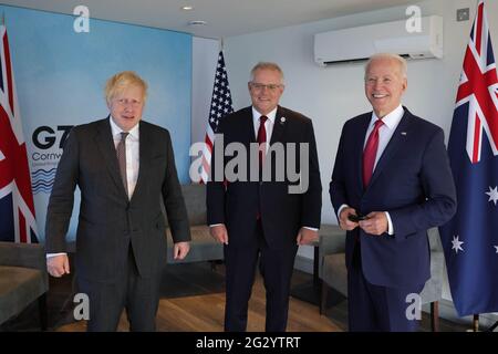 Carbis Bay, Großbritannien. Juni 2021. (Von links nach rechts) der britische Premierminister Boris Johnson, der australische Premierminister Scott Morrison und der US-Präsident Joe Biden posieren für ein Foto im Carbis Bay Hotel am 12. Juni 2021 während des G7-Gipfels in Cornwall, Großbritannien. Foto von Andrew Parsons/No 10 Downing Street/UPI Credit: UPI/Alamy Live News Stockfoto