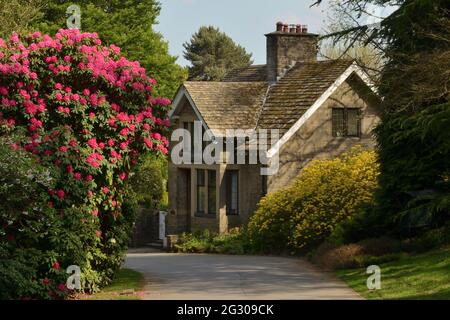 Das Lodge House am Eingang zum Whirlow Park, einem öffentlichen Park in den südwestlichen Vororten der Stadt Sheffield, England, Großbritannien. Stockfoto