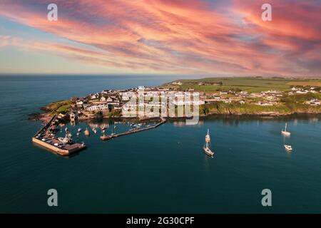 Luftaufnahme von Ballycotton, einem Küstenfischerdorf in der Grafschaft Cork, Irland Stockfoto