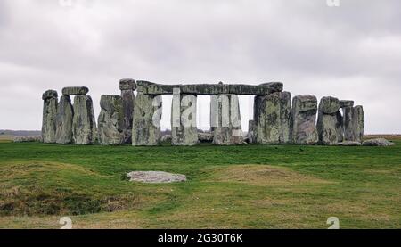 Stonehenge ist ein prähistorisches Denkmal auf der Salisbury Plain in Wiltshire, England Stockfoto