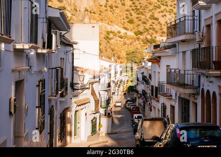 Médico Almagro Street. Typische Straße der andalusischen Region Subbetica in der Provinz Córdoba. Almedinilla, Córdoba, Andalucía, Spanien, Europa Stockfoto