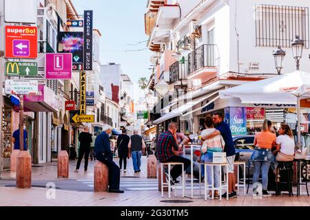 Calle San miguel während der COVID-19 Pandemie. Ende April 2021. Torremolinos, Málaga, Costa de Sol, Andalusien, Spanien, Europa Stockfoto