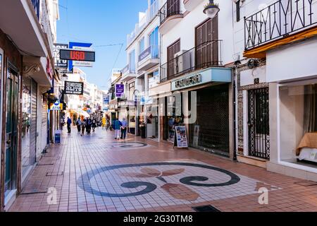 Calle San miguel während der COVID-19 Pandemie. Ende April 2021. Torremolinos, Málaga, Costa de Sol, Andalusien, Spanien, Europa Stockfoto