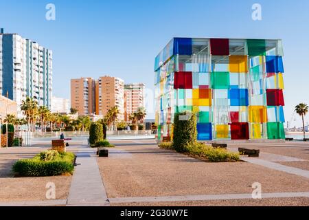 Riesiger Glaswürfel in Muelle Uno des Centre Pompidou. Málaga, Andalusien, Spanien, Europa Stockfoto