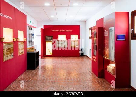 Ausstellungshalle. Interpretationszentrum - Museum. Die archäologische Stätte der römischen Villa von El Ruedo - Villa romana de El Ruedo, befindet sich in der Nähe von Th Stockfoto