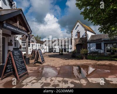 Verschiedene Bilder von Gretna Green, dem berühmten Blacksmith's Shop, dem Restaurant und dem Hotel, werden häufig als Hochzeitslocation für formelle und entlaufene Paare genutzt Stockfoto