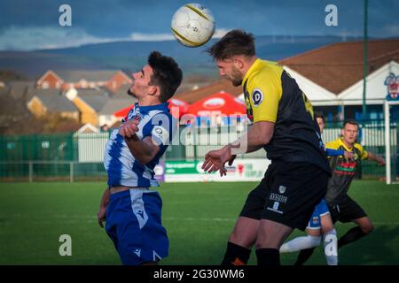 Bridgend, Wales 05. Dezember 2020. JD Cymru Premier League-Spiel zwischen dem FC Pen-y-Bont und Caernarfon Town Stockfoto