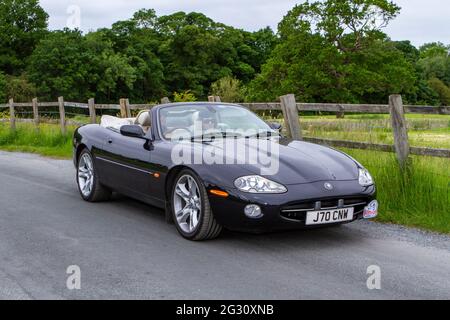 2002 schwarzer Jaguar XK8 beim 58. Jährlichen Manchester to Blackpool Vintage & Classic Car Run ist die Veranstaltung eine ‘Touring Assembly’ Stockfoto