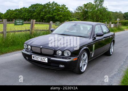 Der schwarze Jaguar XJ Sport Premium Tdvi A 2007 beim 58. Jährlichen Manchester to Blackpool Vintage & Classic Car Run ist die Veranstaltung eine ‘Touring Assembly’ Stockfoto