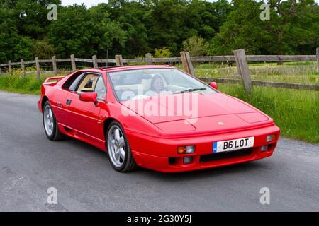 1989 rotes Lotus Esprit Turbo 2174cc Benziner-Coupé beim 58. Jährlichen Manchester Blackpool Vintage & Classic Car Run die Veranstaltung ist eine ‘Touring Assembly’ Stockfoto