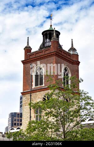 LONDON ENGLAND DER TURM DER KIRCHE ST. GILES CRIPPLEGATE Stockfoto