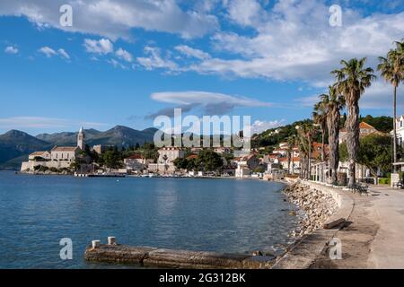 Lopud Bucht im Norden der kroatischen Insel Lopud. Zeigt die katholische Kirche Sveta Marija od Špilice (Heilige Maria von Spilice). Stockfoto