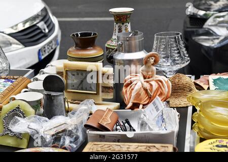 Flohmarkt in der rue Caulaincourt - Paris - Frankreich Stockfoto