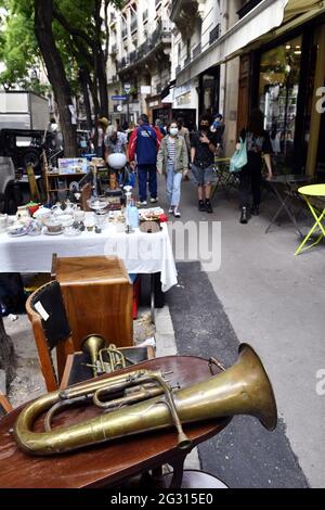 Flohmarkt in der rue Caulaincourt - Paris - Frankreich Stockfoto