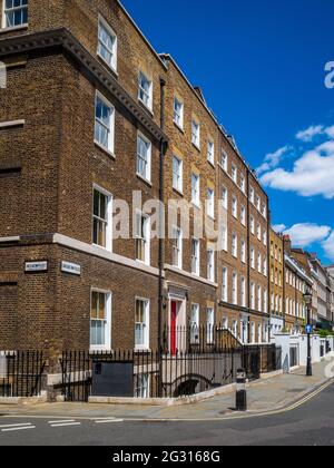 Lincoln's Inn Fields London - Häuser auf der Nordseite von Lincoln's Inn Fields C. London. Lincoln's Inn Fields ist der größte öffentliche Platz in London. Stockfoto