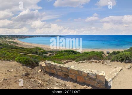 Steintreppe zum Turtle Beach auf der Halbinsel Akamas. Zypern Stockfoto