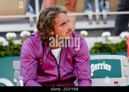 Stefanos Tsitsipas reagiert enttäuscht nach dem Einzel-Finale der Männer beim French Open Grand Slam Tennisturnier 2021 in Roland Garros, Paris, Frankreich. Stockfoto