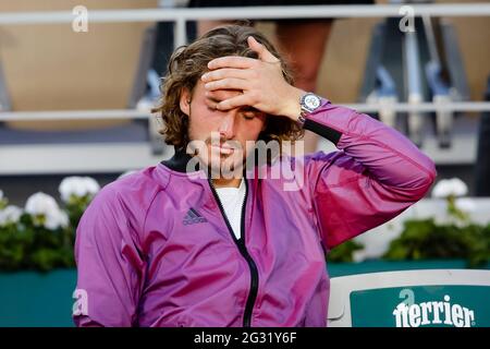 Stefanos Tsitsipas reagiert enttäuscht nach dem Einzel-Finale der Männer beim French Open Grand Slam Tennisturnier 2021 in Roland Garros, Paris, Frankreich. Stockfoto