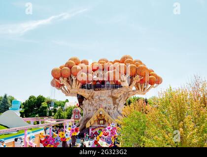 Castelnuovo del Garda, Baum, Italien - August 13 2019: Gardaland Theme Park in Castelnuovo Del Garda, Verona, Italien. Stockfoto