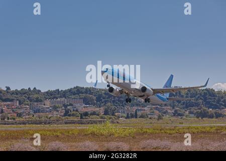 TUI Boeing 767-300 Start am internationalen Flughafen Korfu Stockfoto