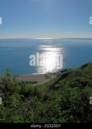 Am Strand Von Cohsil. Juni 2021. Wetter in Großbritannien. Die Menschen genießen sonniges Wetter am Strand von Cohsil. Quelle: stuart frartwell/Alamy Live News Stockfoto