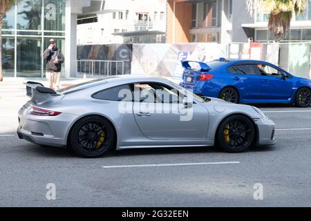 Long Beach, California USA - 11. April 2021: Grauer Porsche 911 GT3 RS. Seitenansicht. Stockfoto